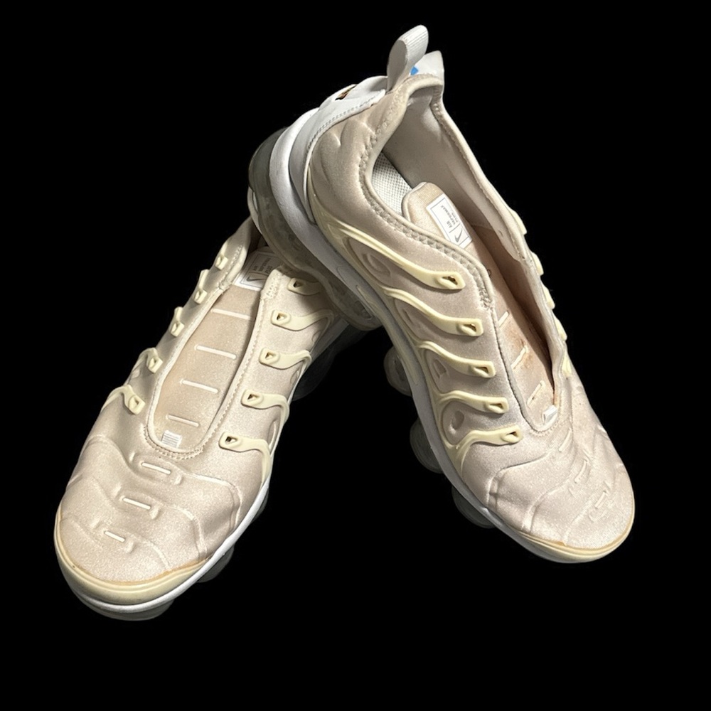 Stylish white mens Air VaporMax plus Sneakers